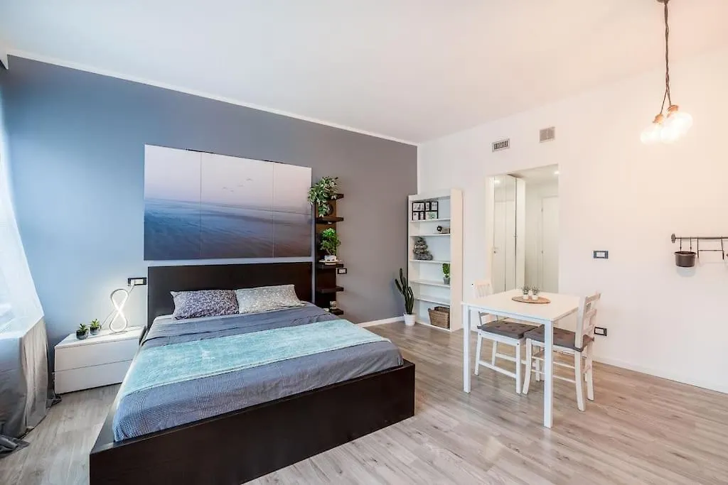 2 Minutes From Central Station-Exclusive Open Space Mediolan