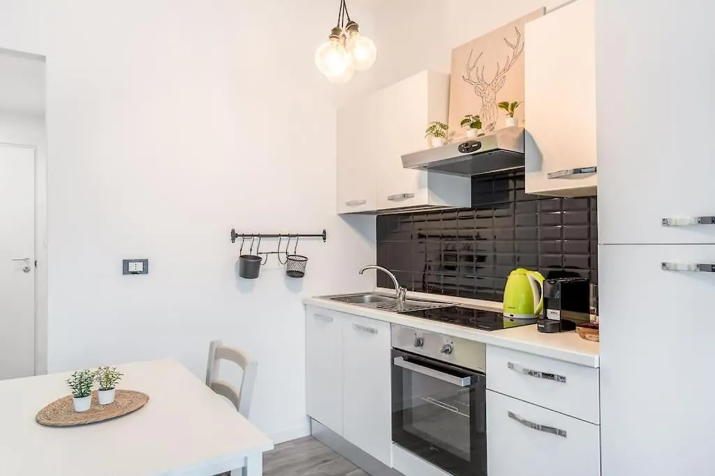 2 Minutes From Central Station-Exclusive Open Space Milan Apartment