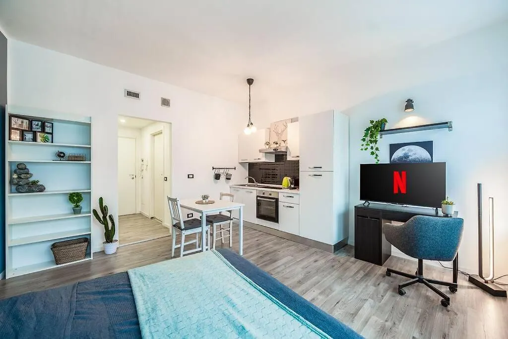 Apartment 2 Minutes From Central Station-Exclusive Open Space Milan Italy